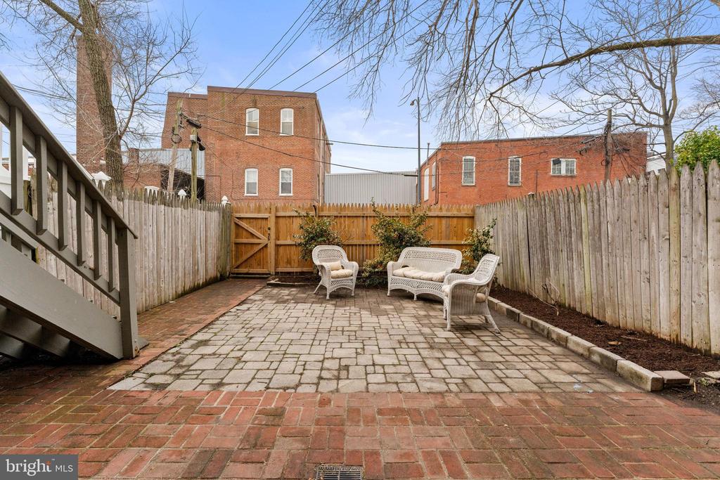 1117 G STREET SE
