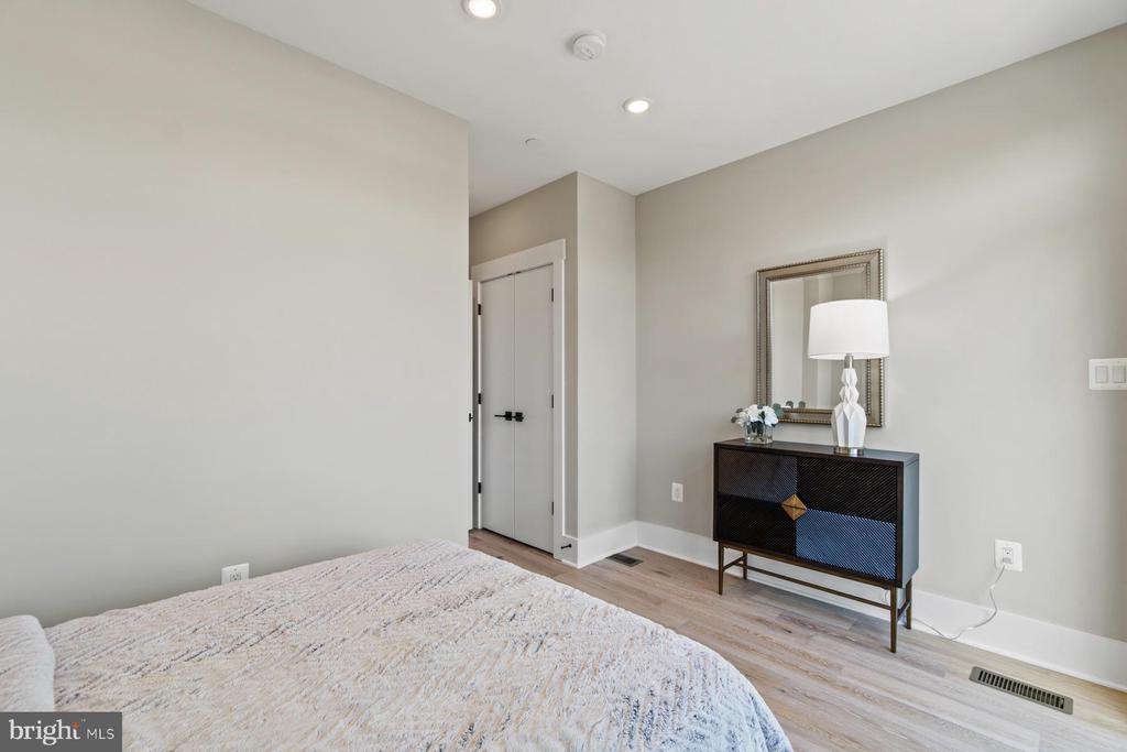 1640 4TH STREET NW 2