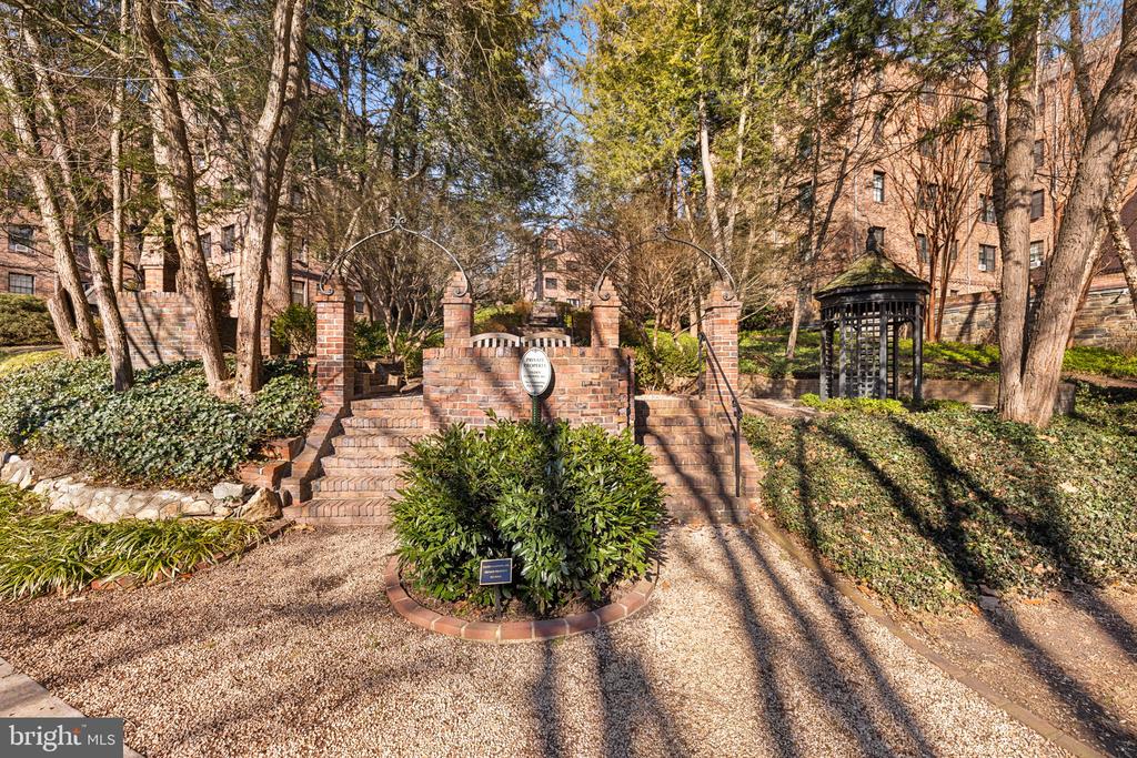 3900 CONNECTICUT AVENUE NW 202G