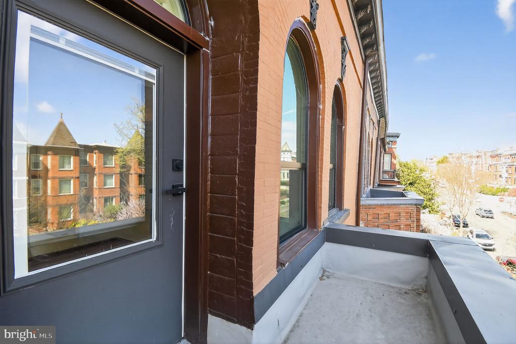 2210 1ST STREET NW Unit: 2