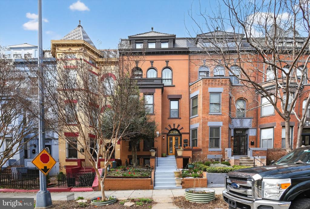 2210 1ST STREET NW Unit: 2