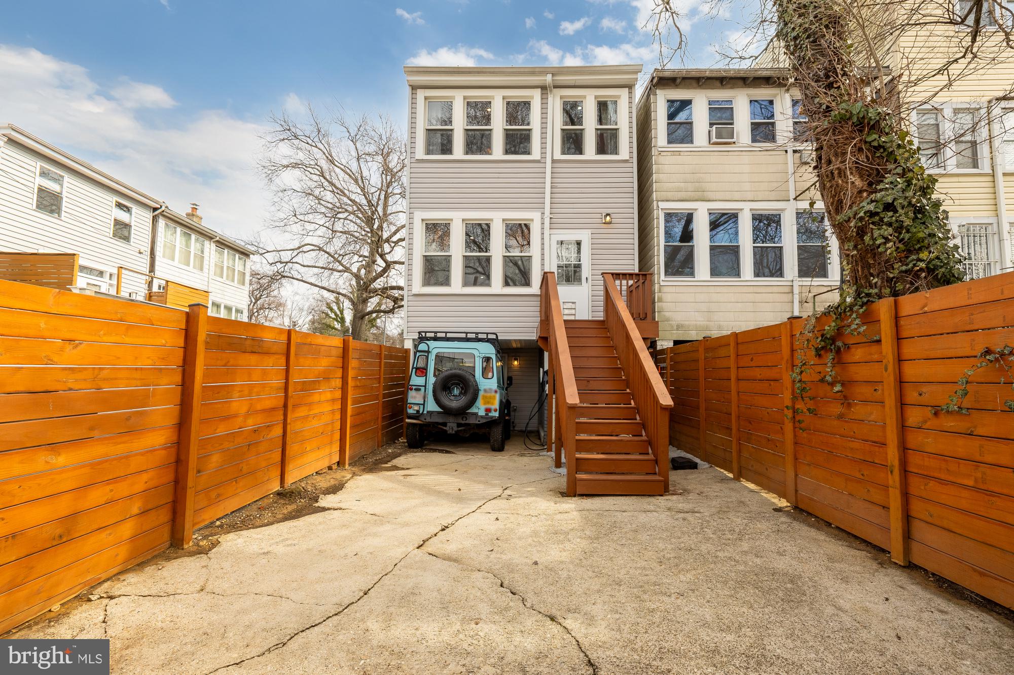 2124 NORTH CAPITOL NW