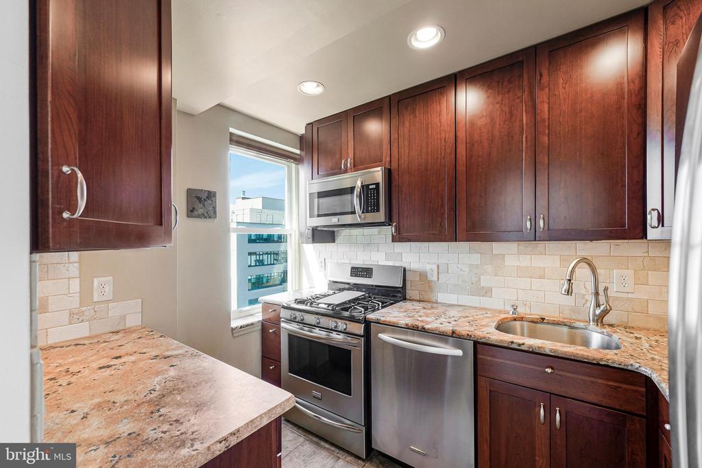 2127 CALIFORNIA STREET NW Unit: 704