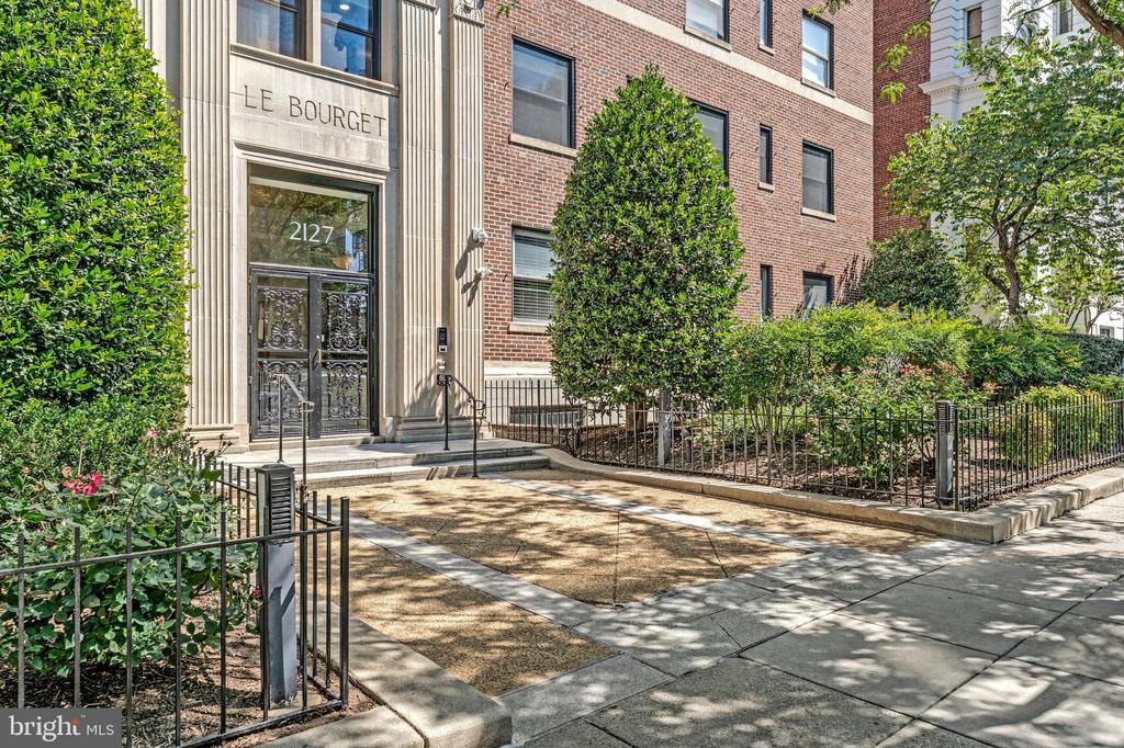 2127 CALIFORNIA STREET NW Unit: 704