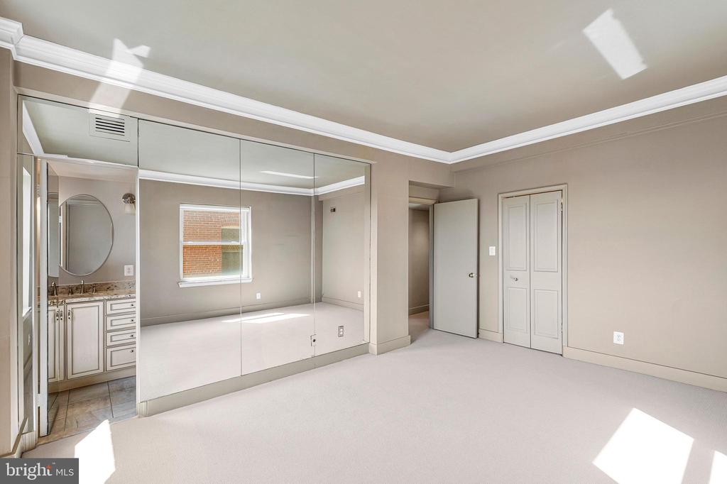 2127 CALIFORNIA STREET NW Unit: 704