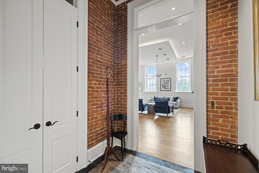 725 5TH STREET SE 23