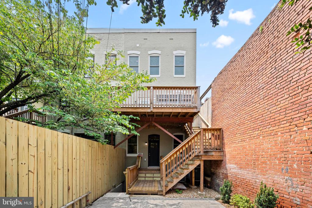 131 11TH STREET NE Unit: A