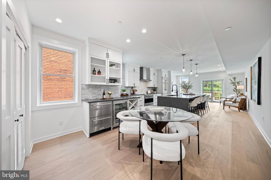 131 11TH STREET NE Unit: PH