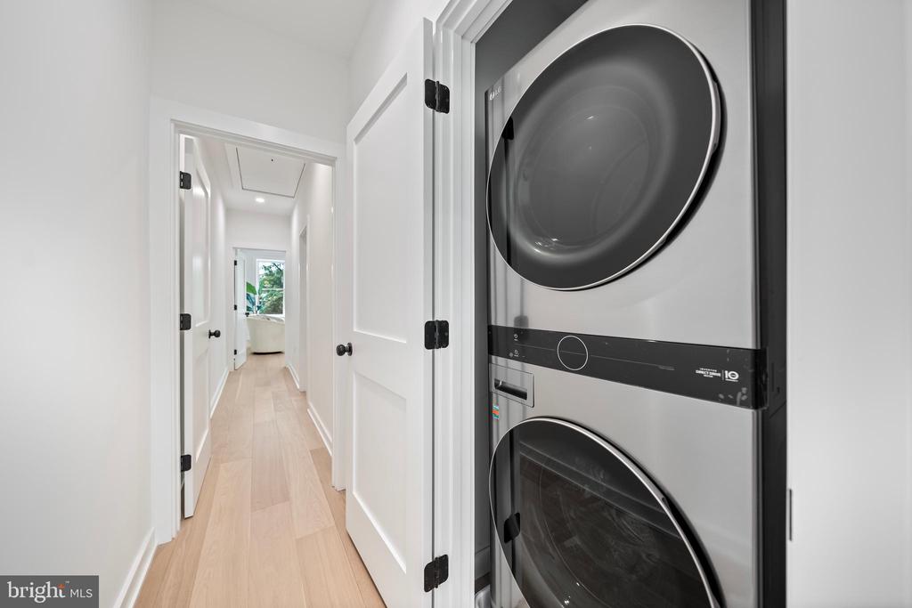 131 11TH STREET NE Unit: PH