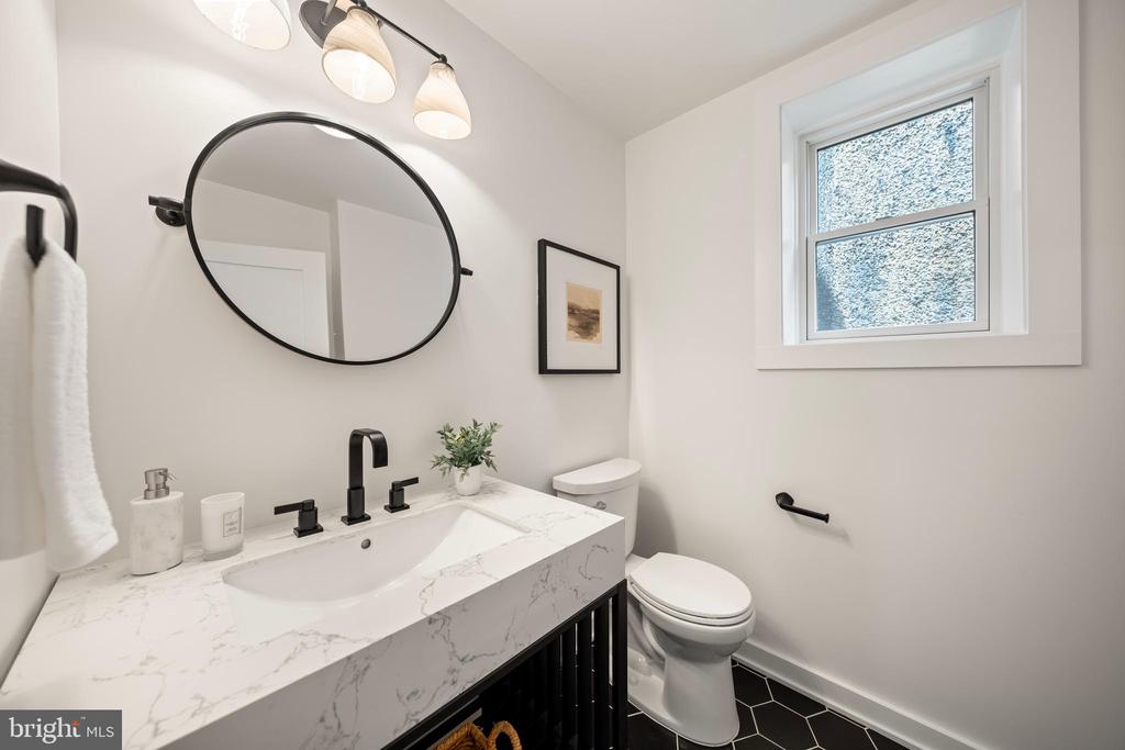 131 11TH STREET NE Unit: PH
