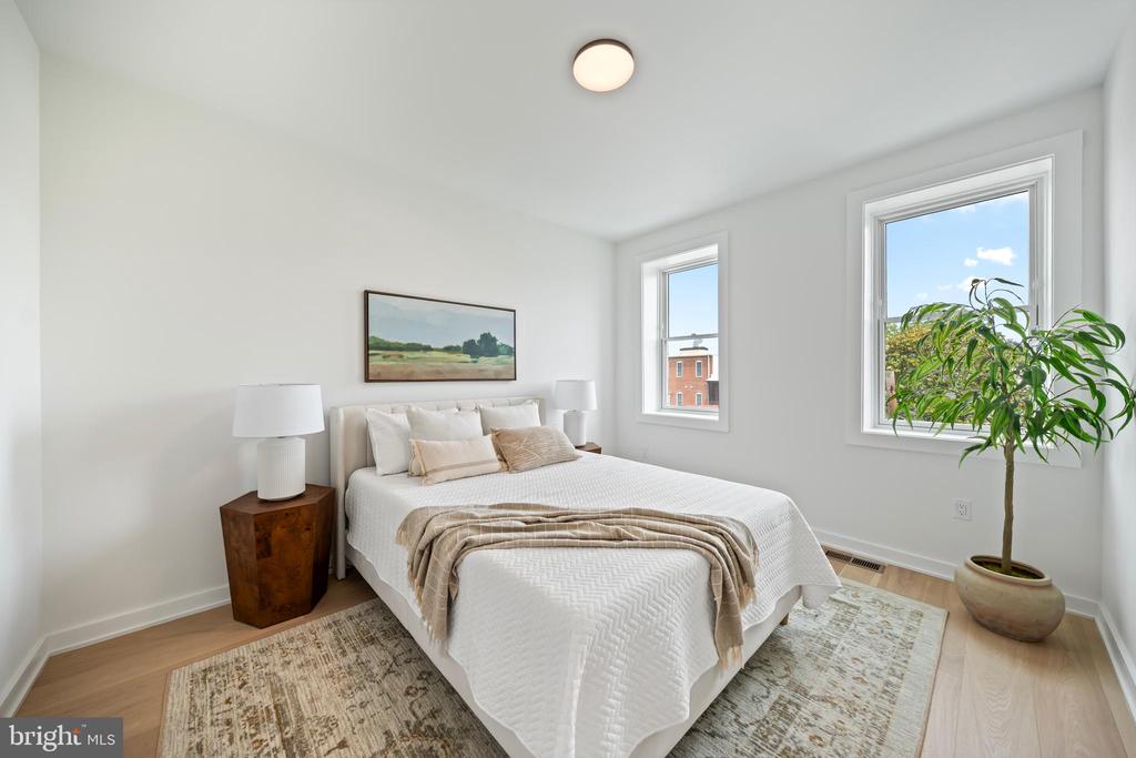 131 11TH STREET NE Unit: PH