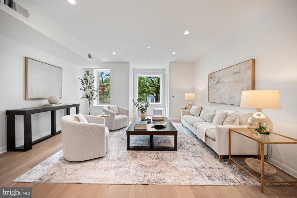 131 11TH STREET NE Unit: PH