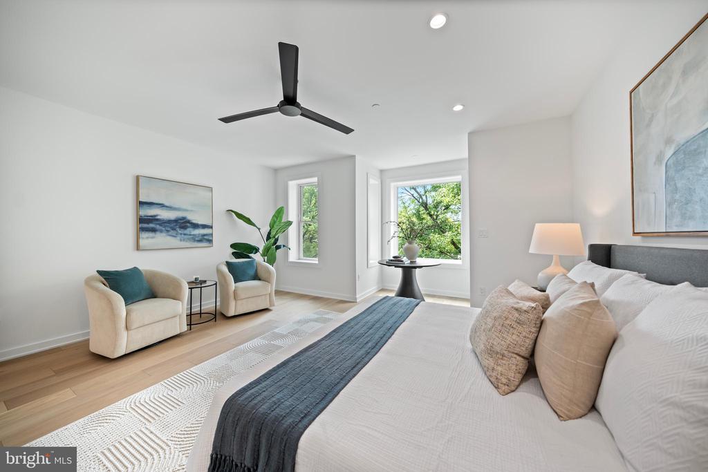 131 11TH STREET NE Unit: PH