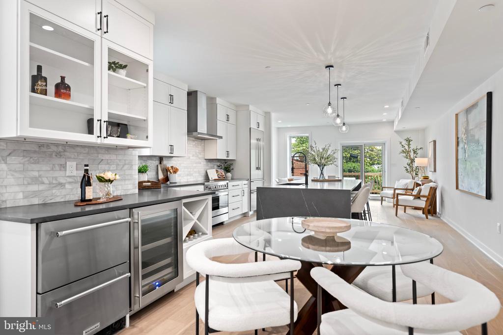 131 11TH STREET NE Unit: PH