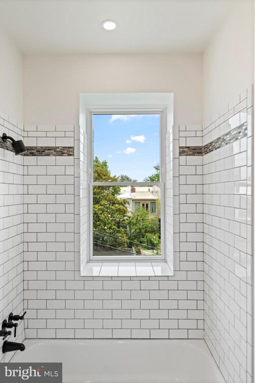 131 11TH STREET NE Unit: PH