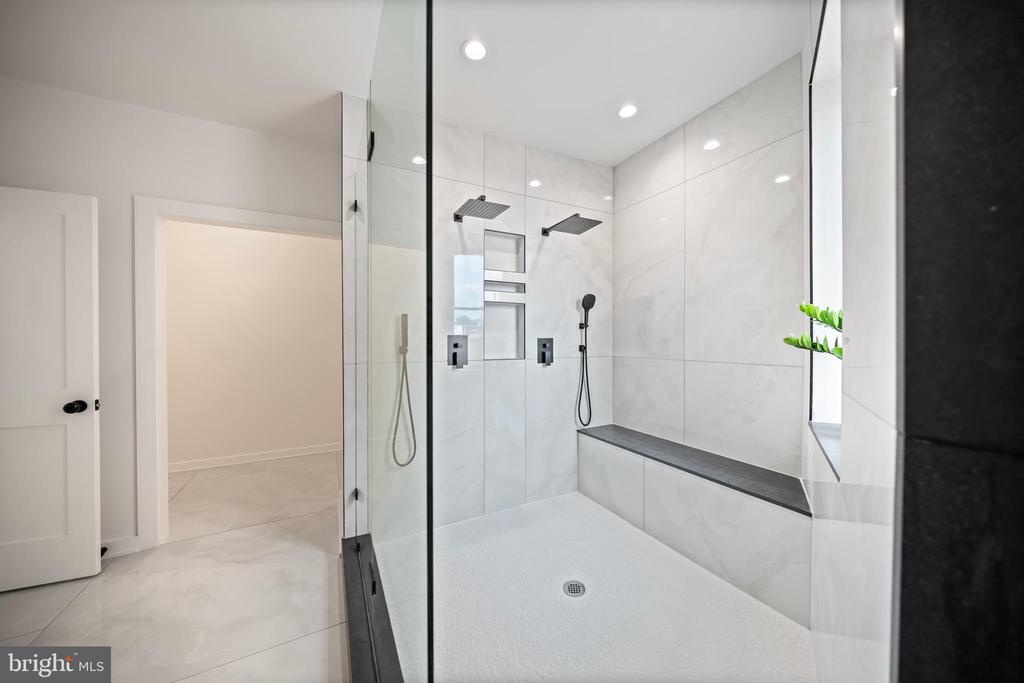 131 11TH STREET NE Unit: PH