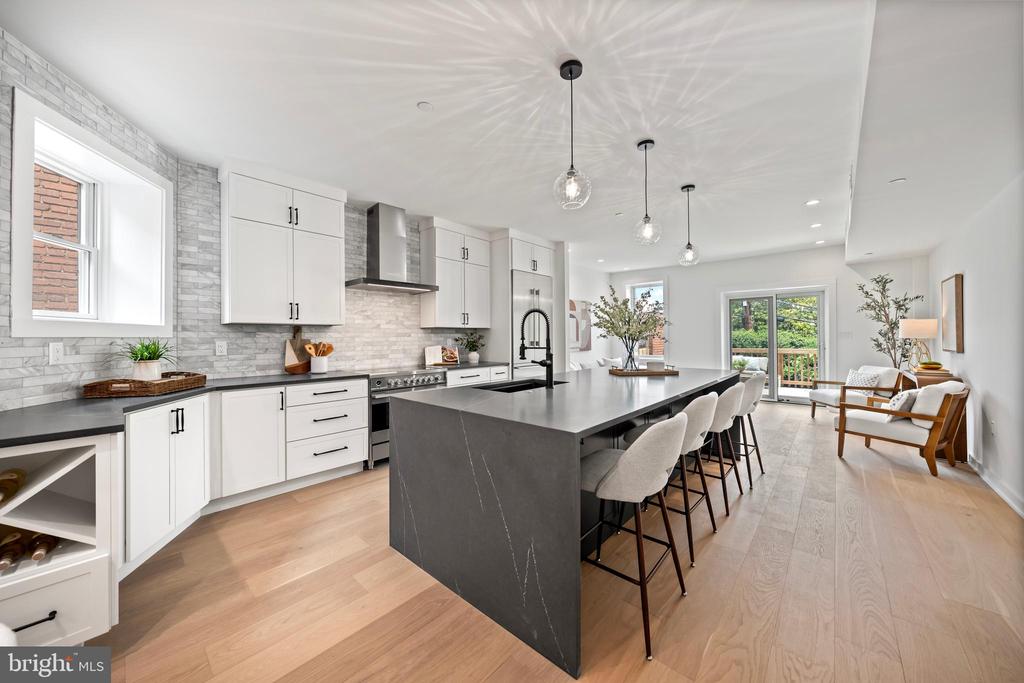 131 11TH STREET NE Unit: PH