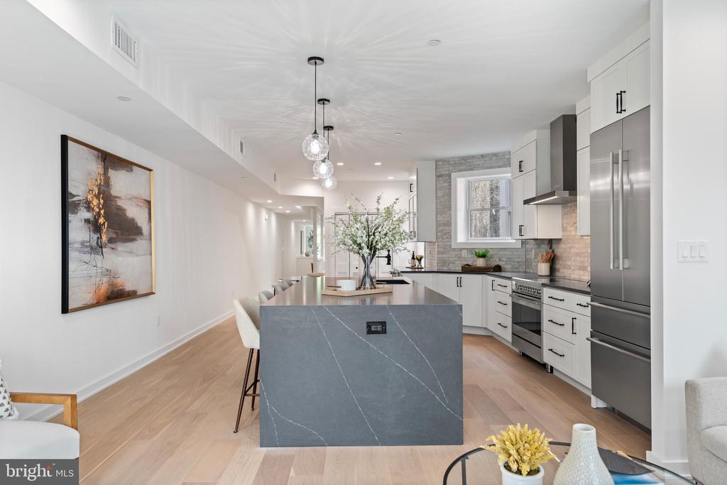 131 11TH STREET NE Unit: PH
