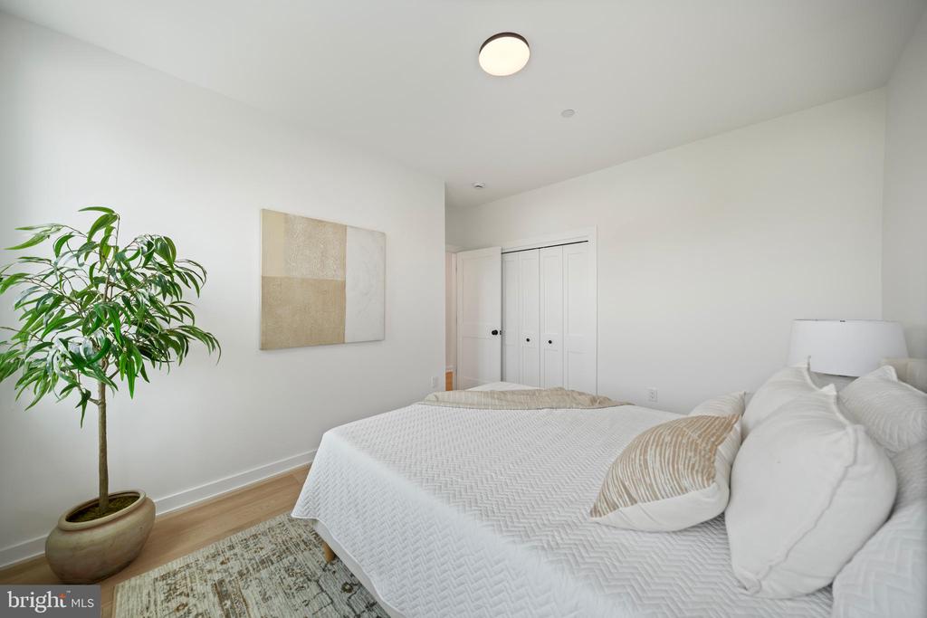 131 11TH STREET NE Unit: PH