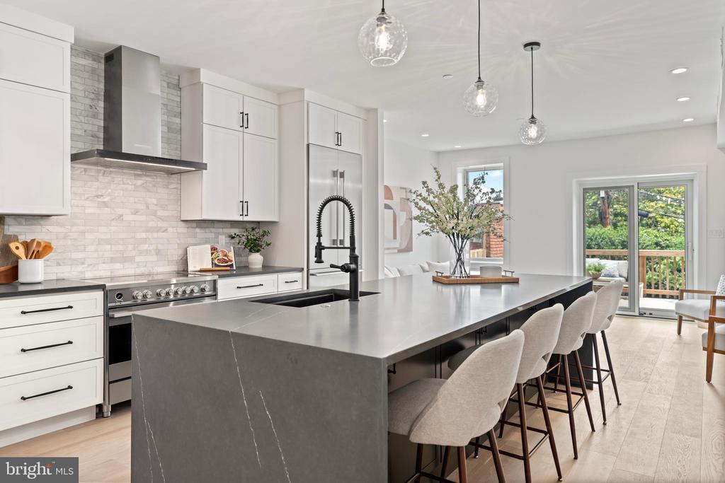 131 11TH STREET NE Unit: PH