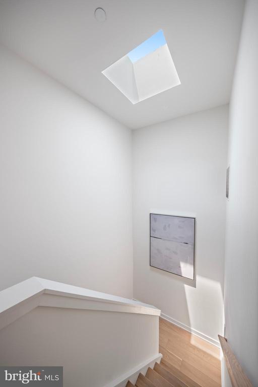 131 11TH STREET NE Unit: PH