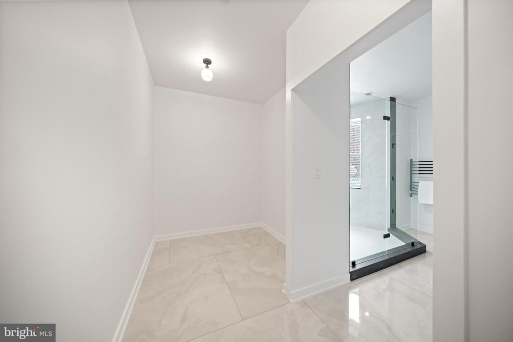 131 11TH STREET NE Unit: PH