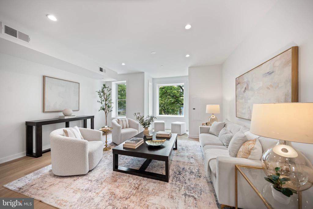 131 11TH STREET NE Unit: PH