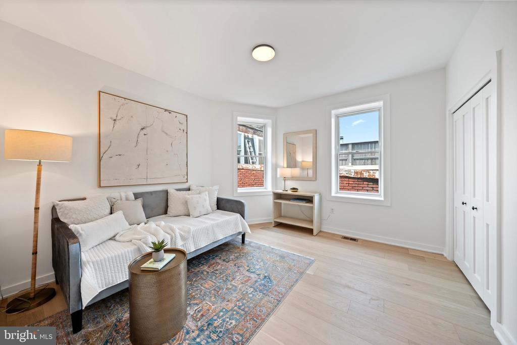 131 11TH STREET NE Unit: PH