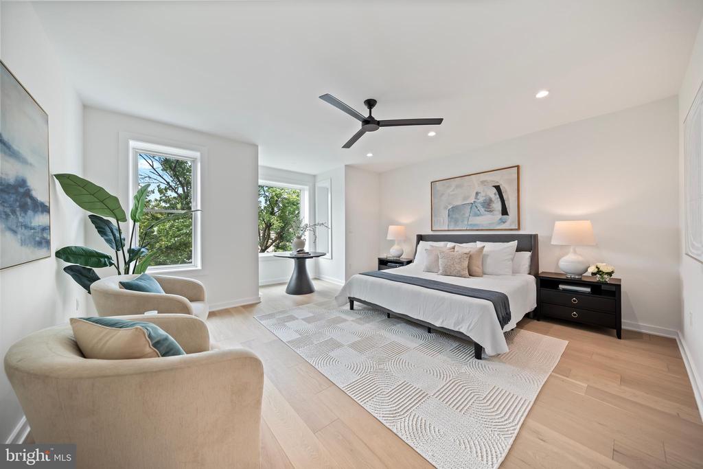 131 11TH STREET NE Unit: PH