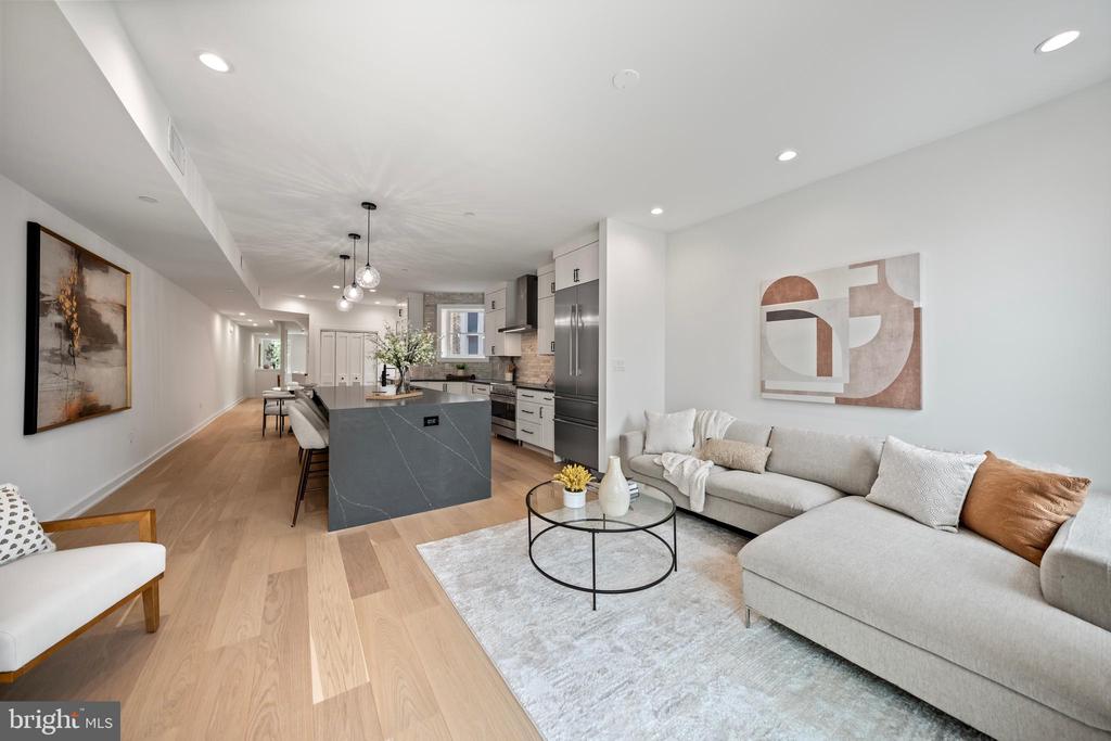131 11TH STREET NE Unit: PH
