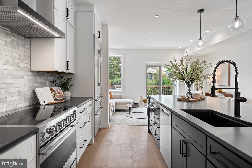 131 11TH STREET NE Unit: PH