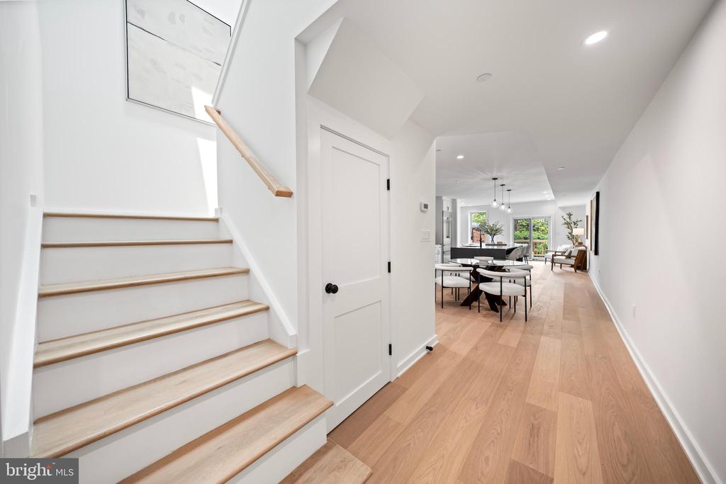 131 11TH STREET NE Unit: PH