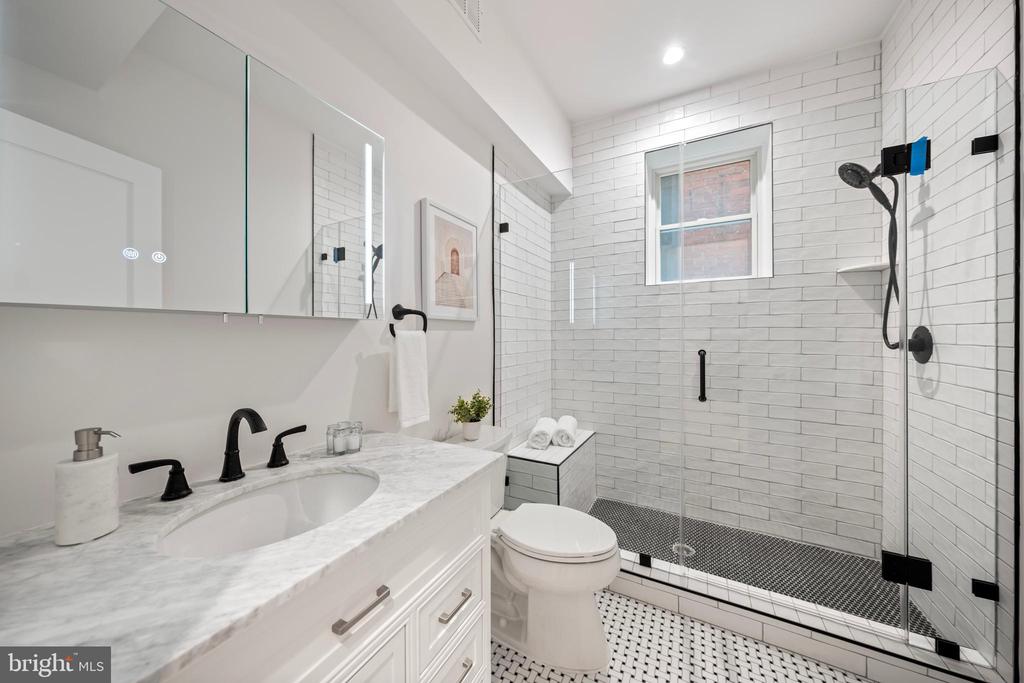 131 11TH STREET NE Unit: B