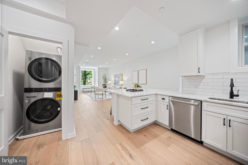 131 11TH STREET NE Unit: B