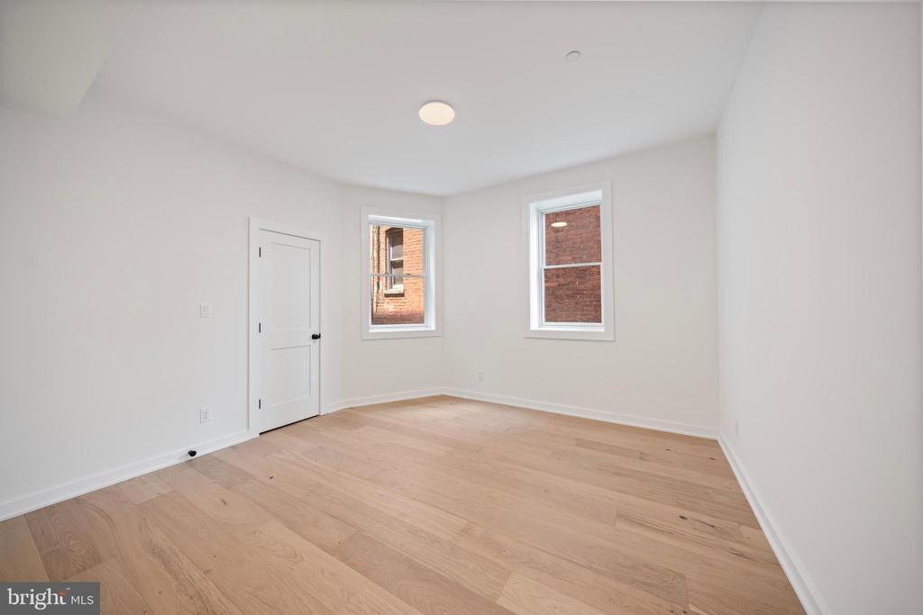131 11TH STREET NE Unit: B