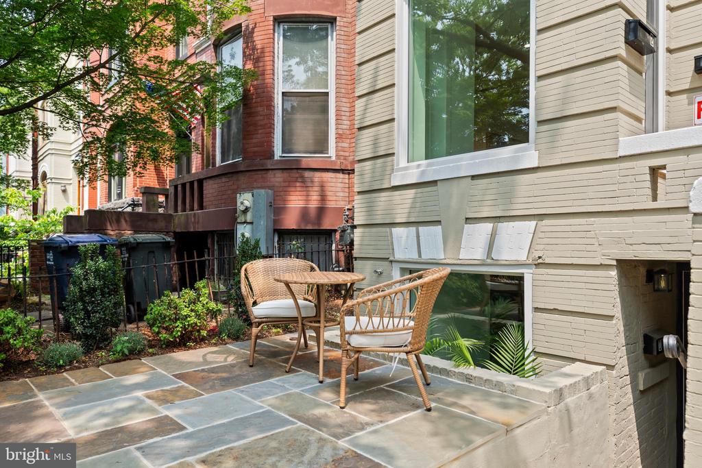 131 11TH STREET NE Unit: B
