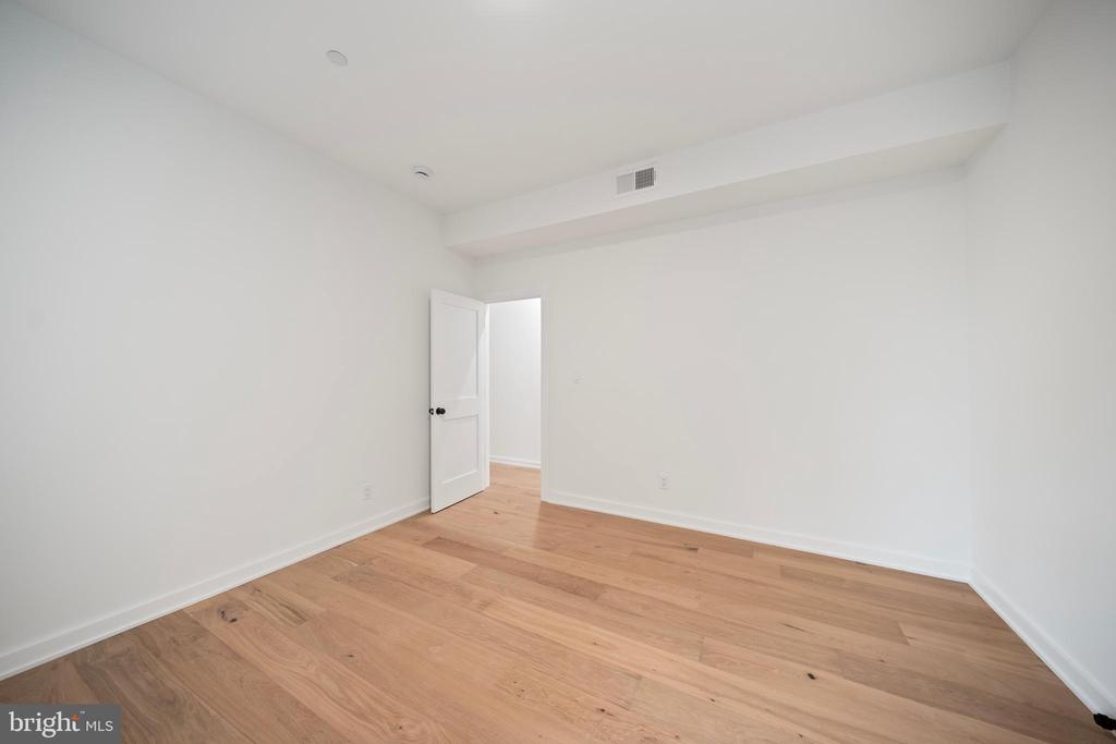 131 11TH STREET NE Unit: B
