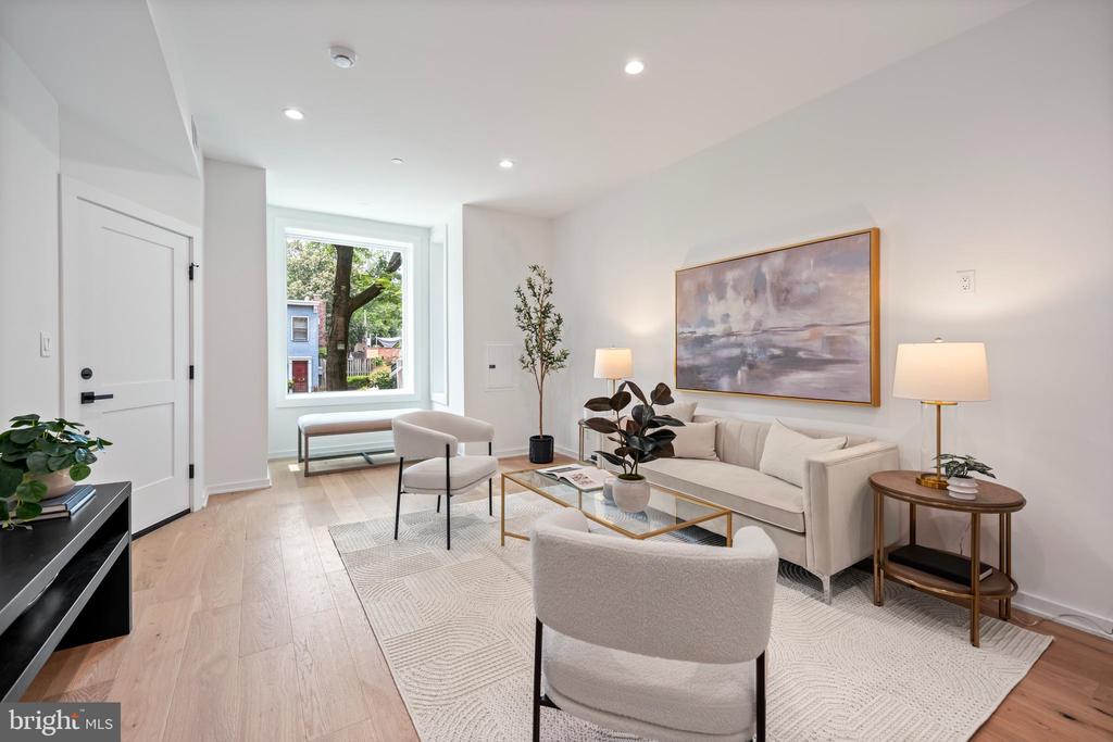131 11TH STREET NE Unit: B