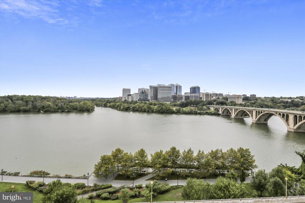 3303 WATER STREET NW Unit: 5N