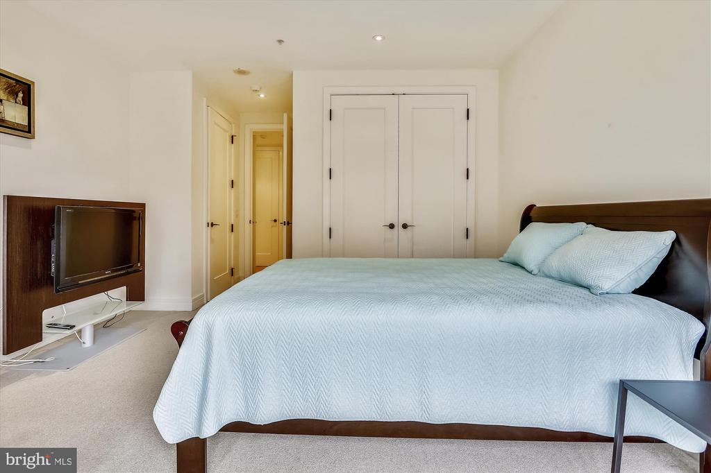 3303 WATER STREET NW Unit: 5N
