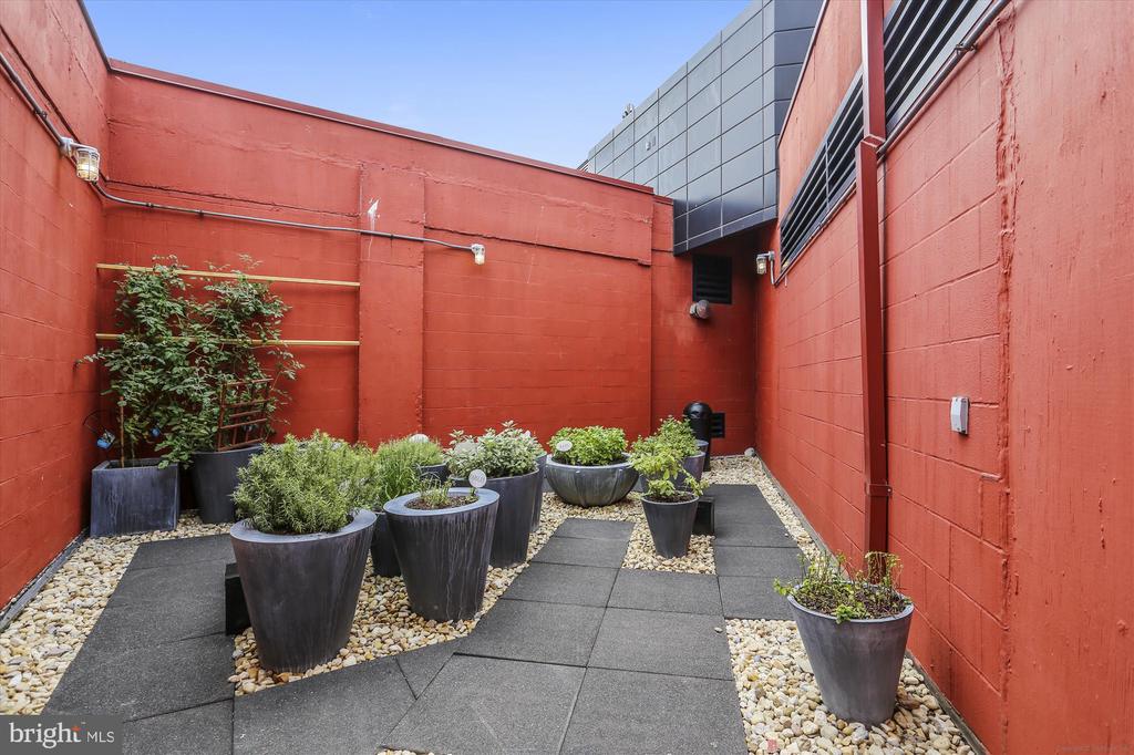 3303 WATER STREET NW Unit: 5N