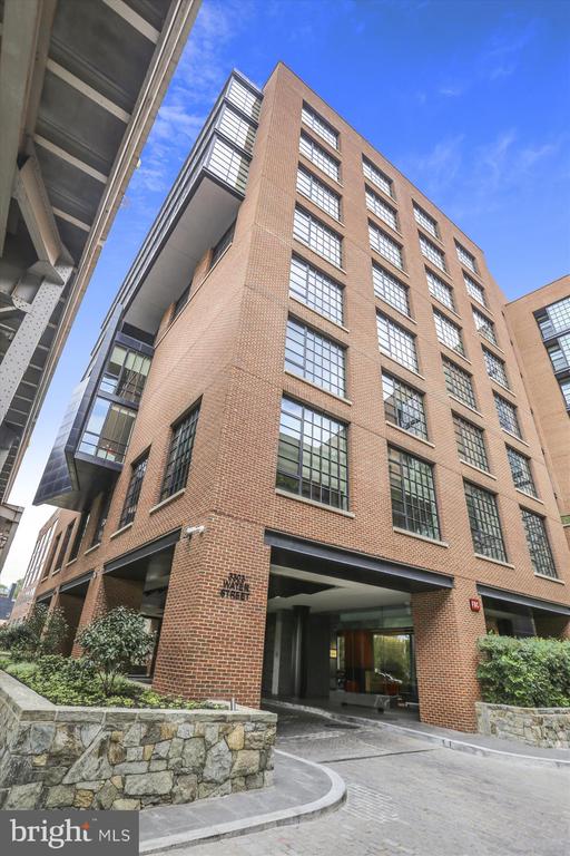 3303 WATER STREET NW Unit: 5N