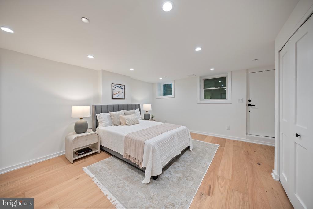 131 11TH STREET NE