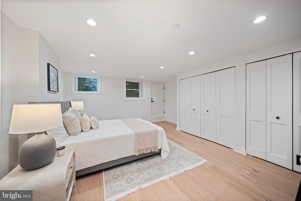 131 11TH STREET NE