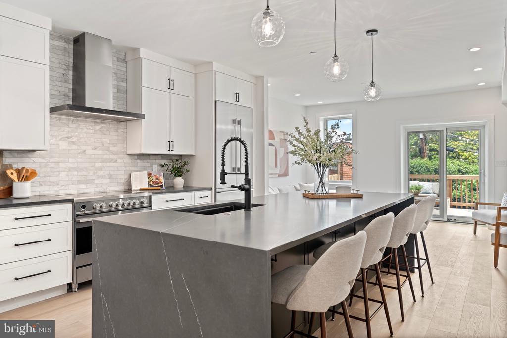 131 11TH STREET NE