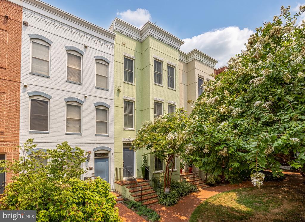 914 4TH STREET SE