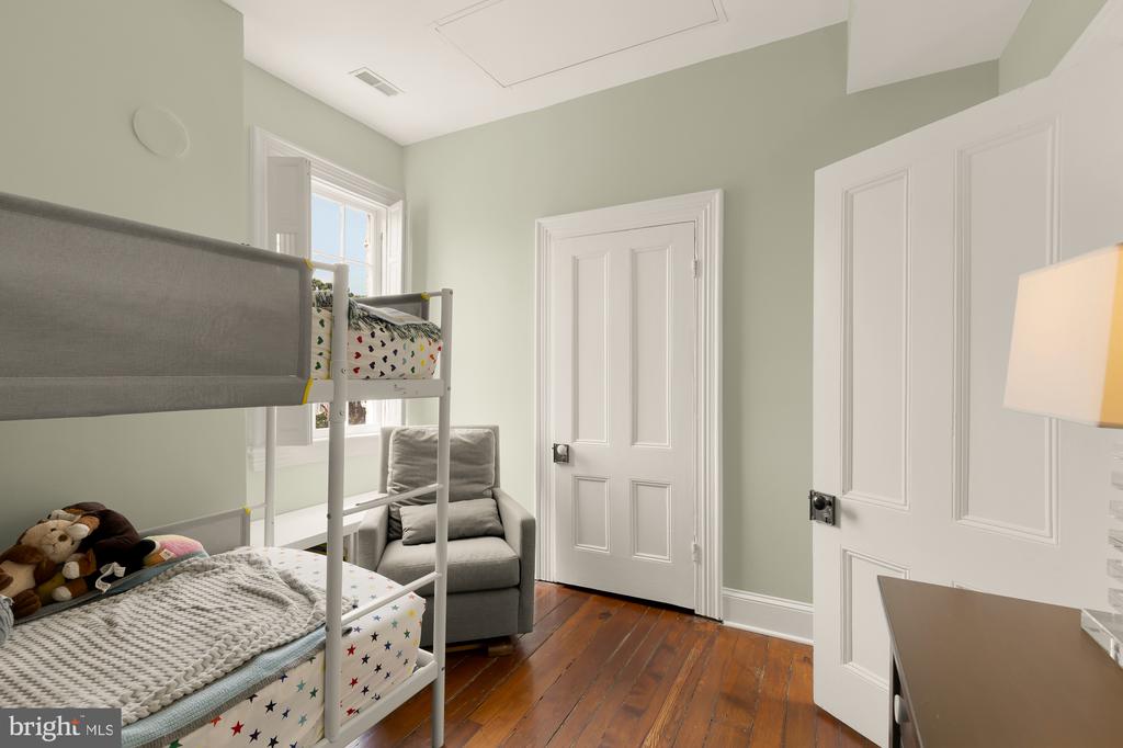 326 2ND STREET SE