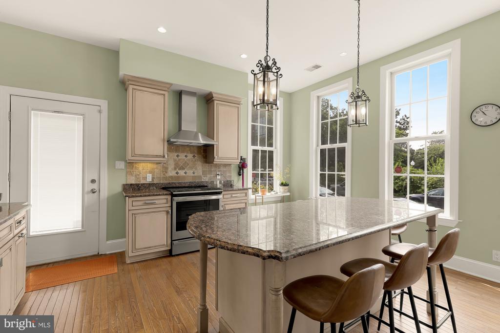 326 2ND STREET SE