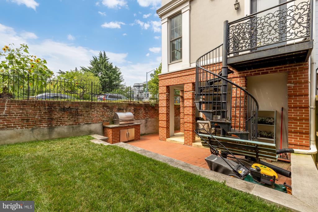 326 2ND STREET SE