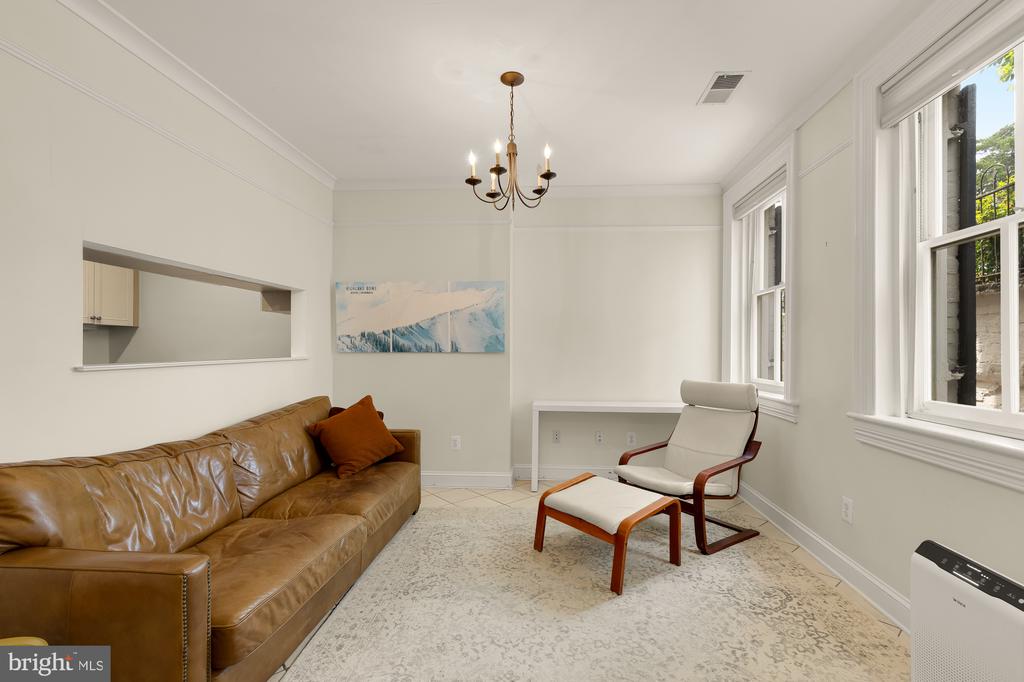 326 2ND STREET SE
